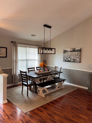 Dining - Cozy East Athens Ranch -close to downtown & UGA (Athens)