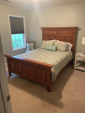 3 bedrooms, desk, iron/ironing board, free WiFi