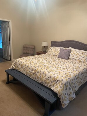3 bedrooms, desk, iron/ironing board, free WiFi - Cozy East Athens Ranch -close to downtown & UGA (Athens)