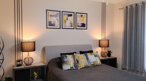 1 chambre, bureau, fer et planche à repasser, accès au Wi-Fi (inclus)