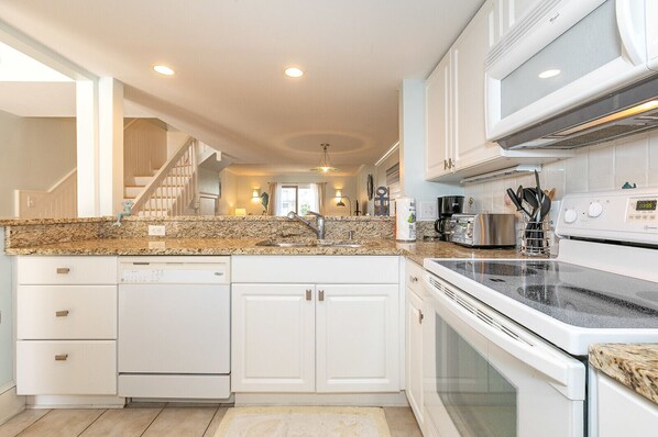 Fridge, microwave, stovetop, dishwasher