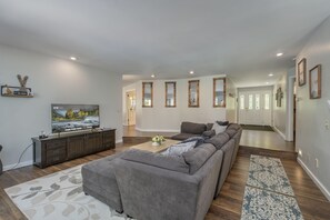 Een smart-tv en een dvd-speler