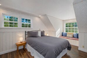 5 bedrooms, iron/ironing board, free WiFi, bed sheets