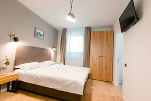 Minibar, in-room safe, desk, laptop workspace