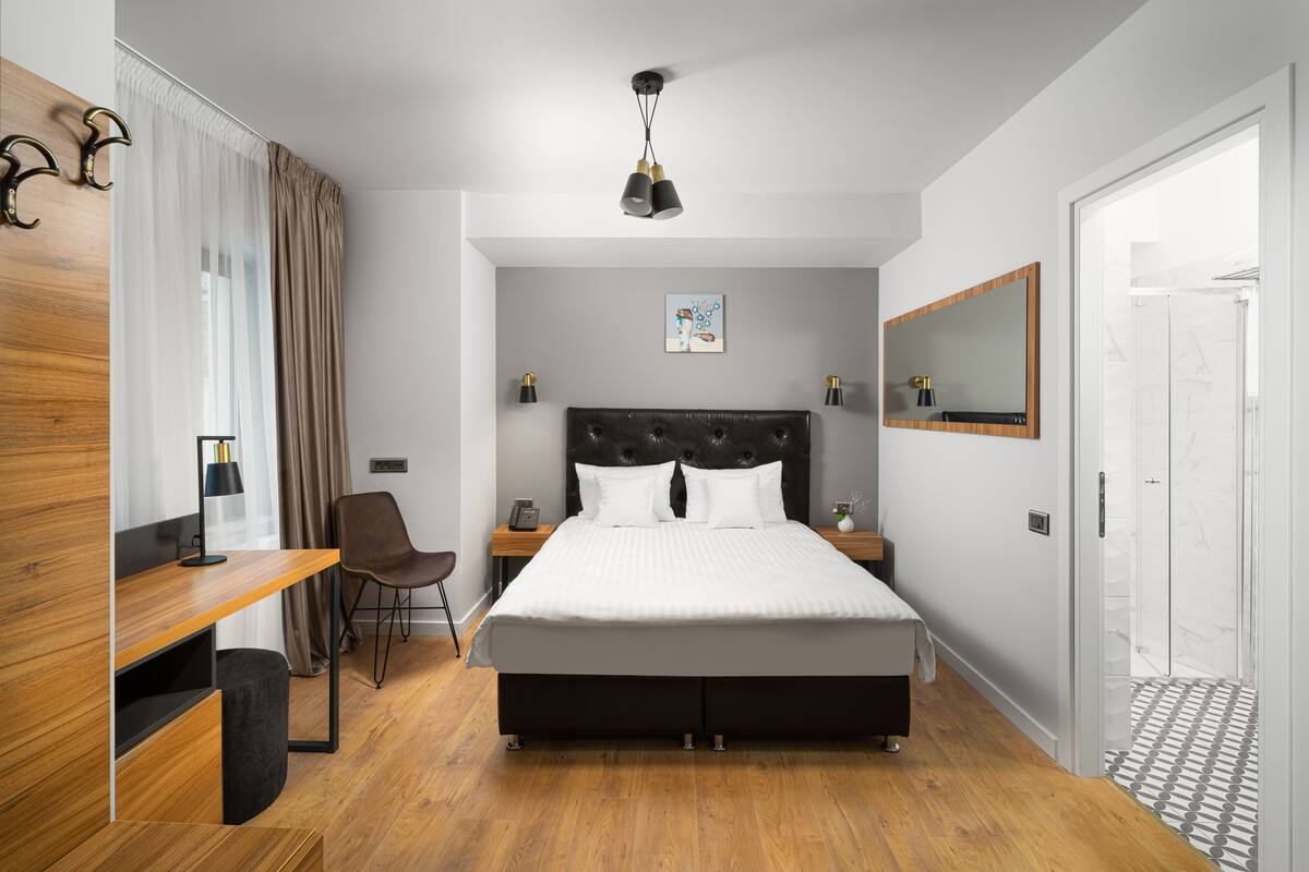 Junior Studio Suite | Premium bedding, minibar, in-room safe, desk