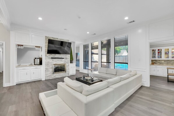 Televisión, chimenea, tenis de mesa y oficina 