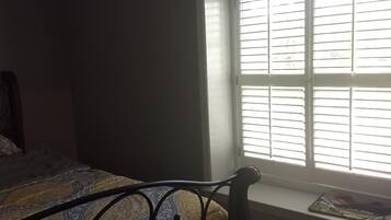 3 habitaciones, tabla de planchar con plancha y internet