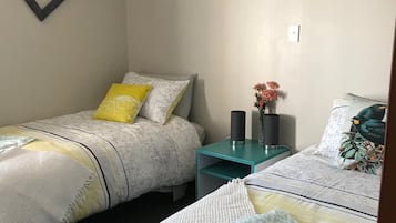 2 habitaciones, tabla de planchar con plancha, cuna de viaje y wifi 