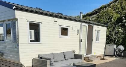 Beautiful mobile home close to the beach and the sea.