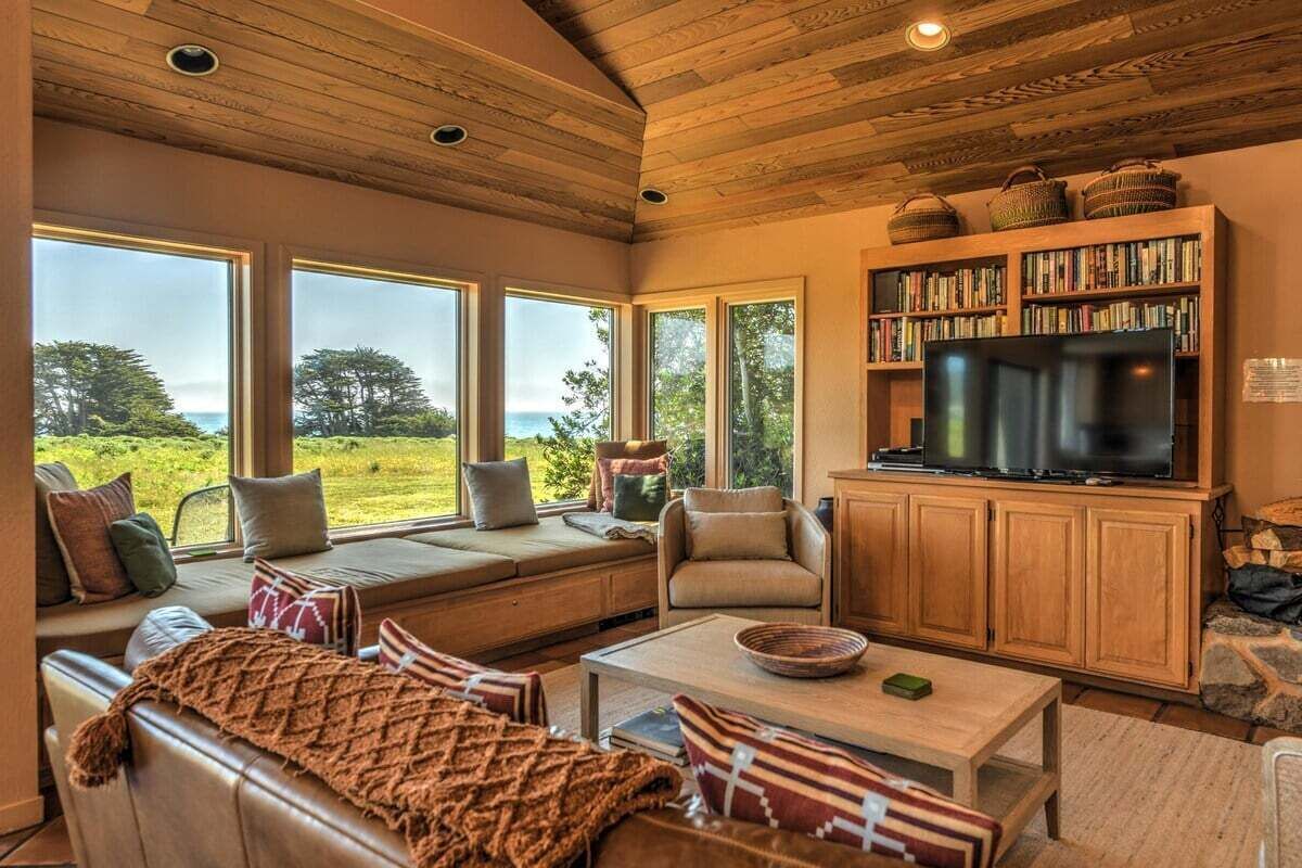 TV, fireplace, DVD player, table tennis