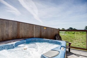 Outdoor spa tub - Wild Moor - Hot Tub & Star View Retreat (Sea Ranch)