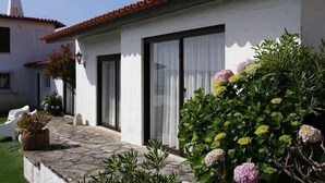 A white building with a tiled roof, large windows, and a stone pathway leading to a door. - Sítio do Louro Villa - Deluxe Villa w/ gaming room (São Martinho do Porto)