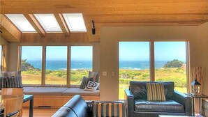 TV, fireplace, DVD player - Galleon's Reach- Pebble Beach & Black Point Access (Sea Ranch)
