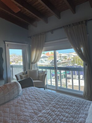 Relax on the balcony with a view of the surrounding area and enjoy the comfort of a large bed with a quilted bedspread.