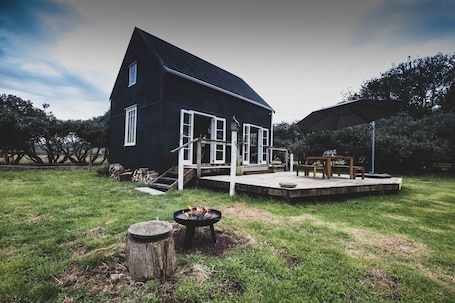 Property grounds. Cosy Boutique rural accommodation