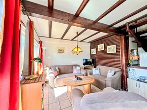 Fernseher, Kamin, Tischfußball