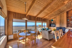 Smart TV, fireplace - Cozy ocean front home buffered by a 30 acre meadow (Sea Ranch)