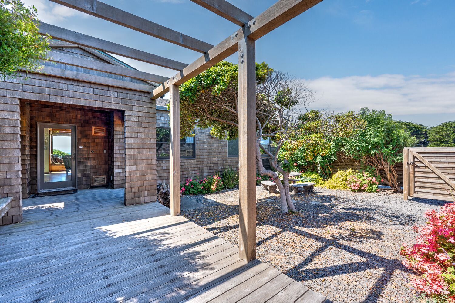 Wonderful Home Just Steps to the Bluff Trail