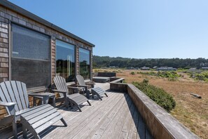 Terrace/patio - Wonderful Home Just Steps to the Bluff Trail (Sea Ranch)