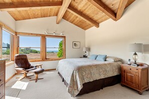 3 bedrooms, iron/ironing board, WiFi, bed sheets - Wonderful Home Just Steps to the Bluff Trail (Sea Ranch)