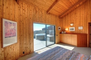 2 bedrooms, iron/ironing board, WiFi (free), bed sheets