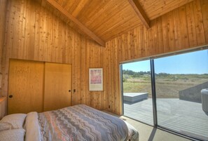 2 bedrooms, iron/ironing board, WiFi
