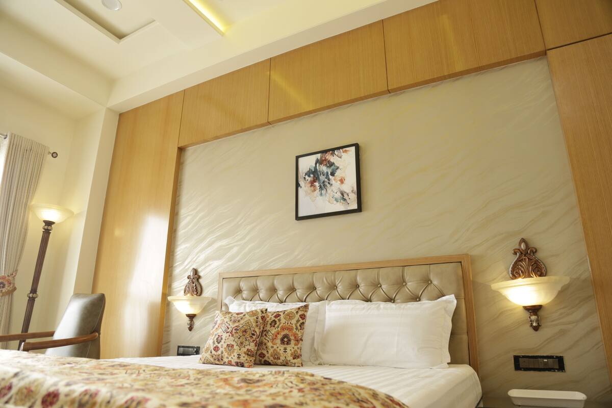 Habitación Deluxe, vista a la ciudad | Escritorio, espacio para trabajar con laptop y wifi gratis
