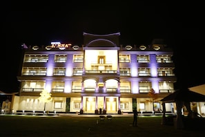 Vista frontal de la propiedad