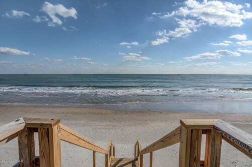 3 Little Turtles - Oceanfront, Pool, Hot Tub, Elevator & Backyard. Amazing Views