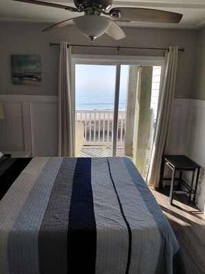 5 dormitorios, tabla de planchar con plancha, cuna de viaje