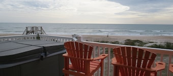 3 Little Turtles - Oceanfront, Pool, Hot Tub, Elevator & Backyard. Amazing Views