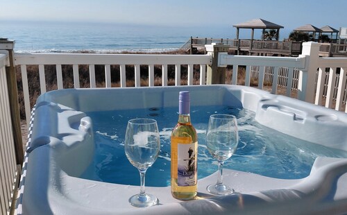 3 Little Turtles - Oceanfront, Pool, Hot Tub, Elevator & Backyard. Amazing Views