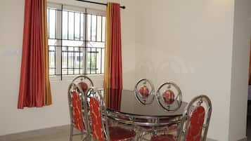 Makan di kamar