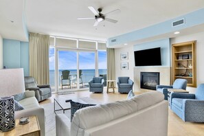 Una Smart TV, una chimenea