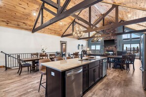 Dining - Luxe Lodge: Gaming Paradise W/ Breathtaking Lake Views, Indoor Pool Close to SDC (Branson)