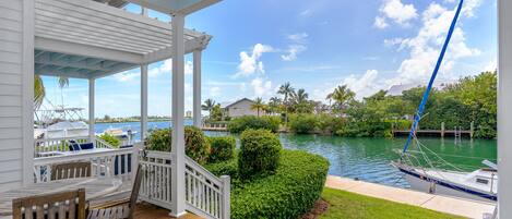 屋外ダイニングエリア