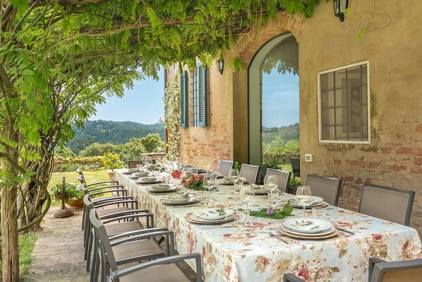 Outdoor dining