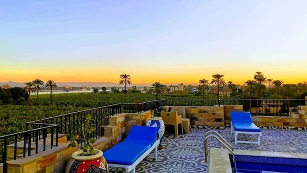 Outdoor banquet area - Nile Panorama (Luxor)