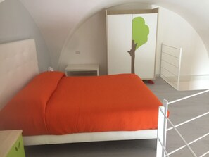 1 chambre, fer et planche à repasser, accès Internet, draps fournis