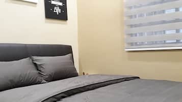 Townhome, 3 Bedrooms (Townhouse) | 3 bilik tidur, meja, langsir/tirai gelap terus, kalis bunyi