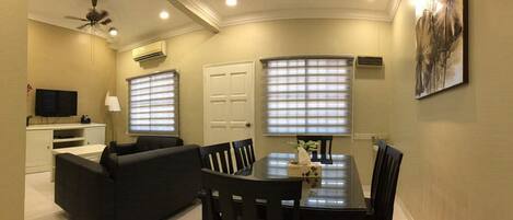 Casa adosada, 3 habitaciones (Townhouse) | Zona de estar | Una televisión de pantalla plana