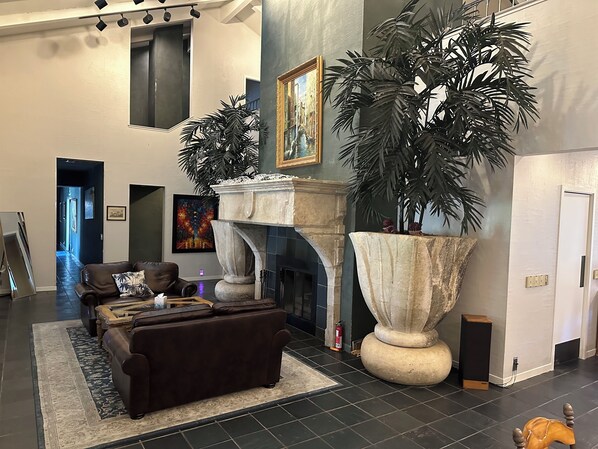 Interior - A Pet-Friendly Oasis surrounded by wineries with a Pool, Jacuzzi, and Sauna. (Plymouth)