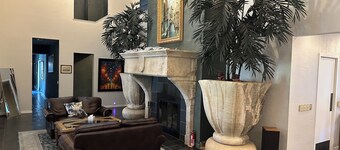 Welkom, "theHiddenGarden", een oase van rust omgeven door meer dan 30 wijnhuizen.