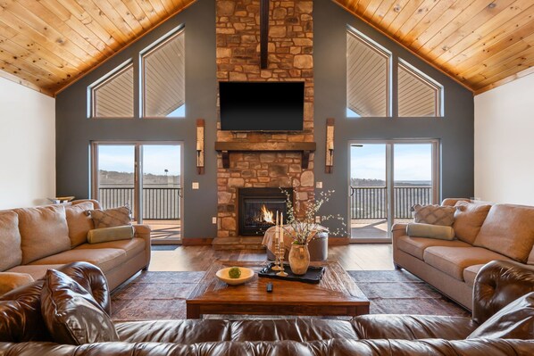 スマートテレビ、暖炉、テレビゲーム、テーブルサッカー台