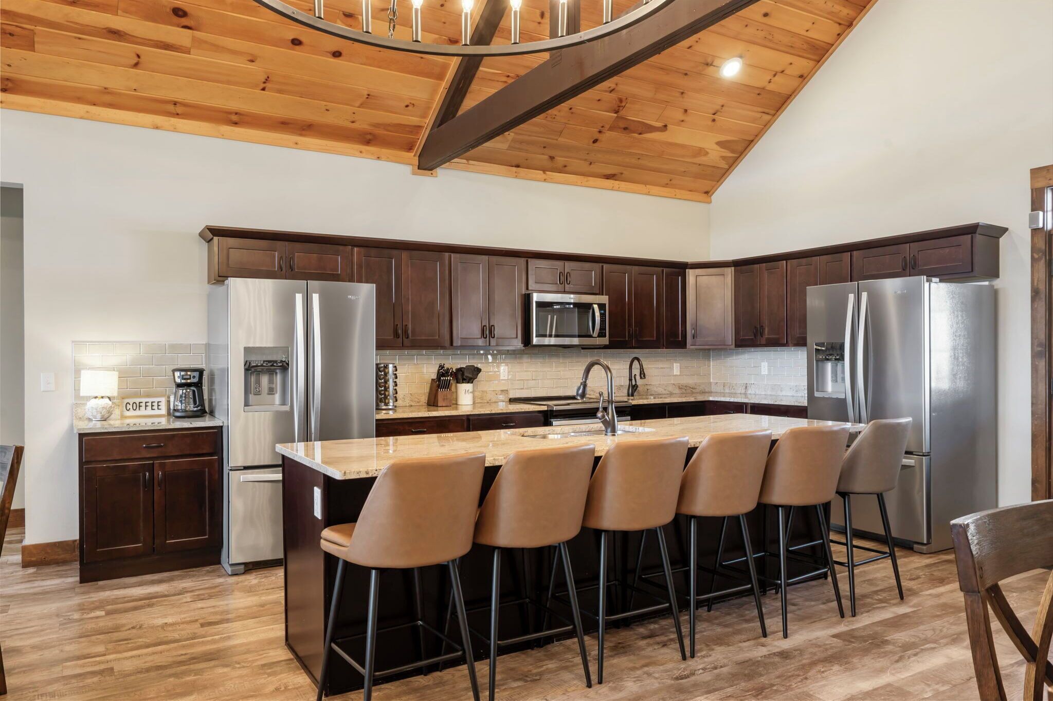 Geladeira, micro-ondas, fogão, cooktop