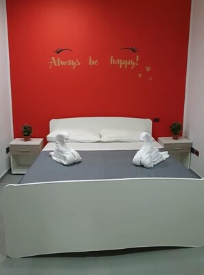 Double Room, Shared Bathroom (Rossa) | Desk, free cots/infant beds, rollaway beds, free WiFi - Villa Mirto (Trecase)