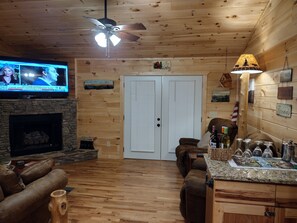 Interior - NEW LISTING! Mountain Cabin Getaway with a fire pit, High Speed Internet, Dog OK (Murphy)