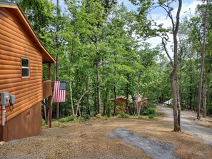 Property grounds - NEW LISTING! Mountain Cabin Getaway with a fire pit, High Speed Internet, Dog OK (Murphy)
