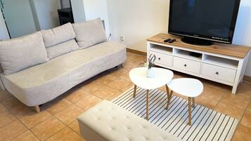 TV, fireplace, stereo