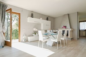 Dining - Villa with private pool for 6 people (Soiano)